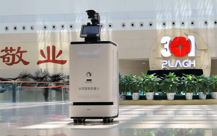 江西省消毒機器人在醫(yī)院執(zhí)行殺菌工作