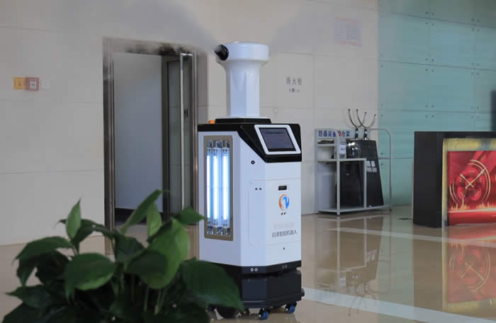 福建省消毒機(jī)器人噴霧殺菌消毒圖片