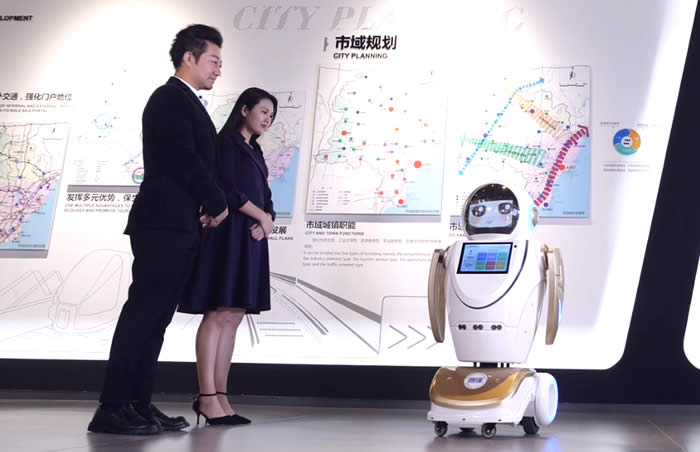 智能迎賓導(dǎo)覽機(jī)器人進(jìn)行導(dǎo)覽