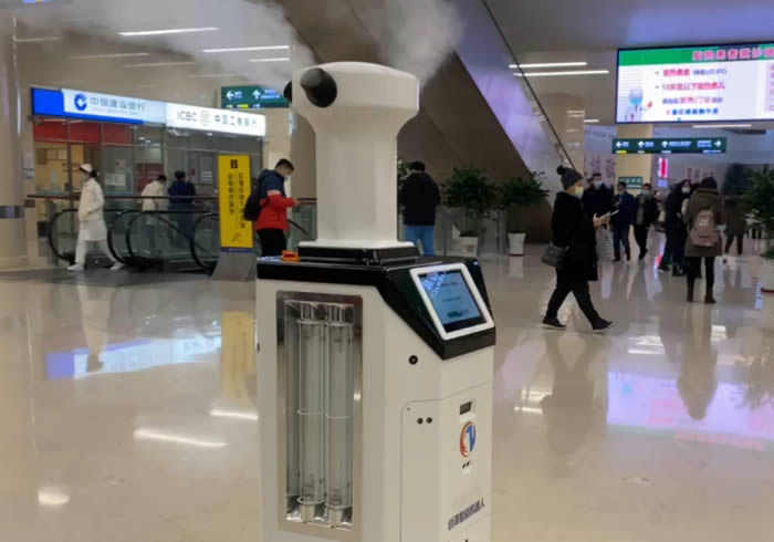 室內霧化消毒機器人在醫(yī)院消毒場景圖