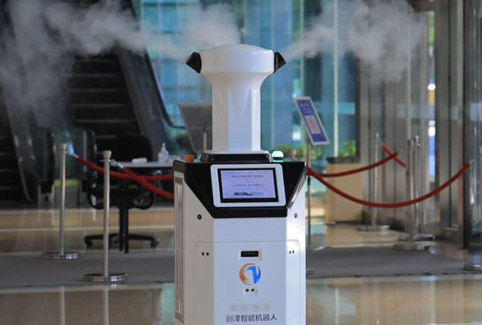 霧化消毒機器人正在執行消毒任務